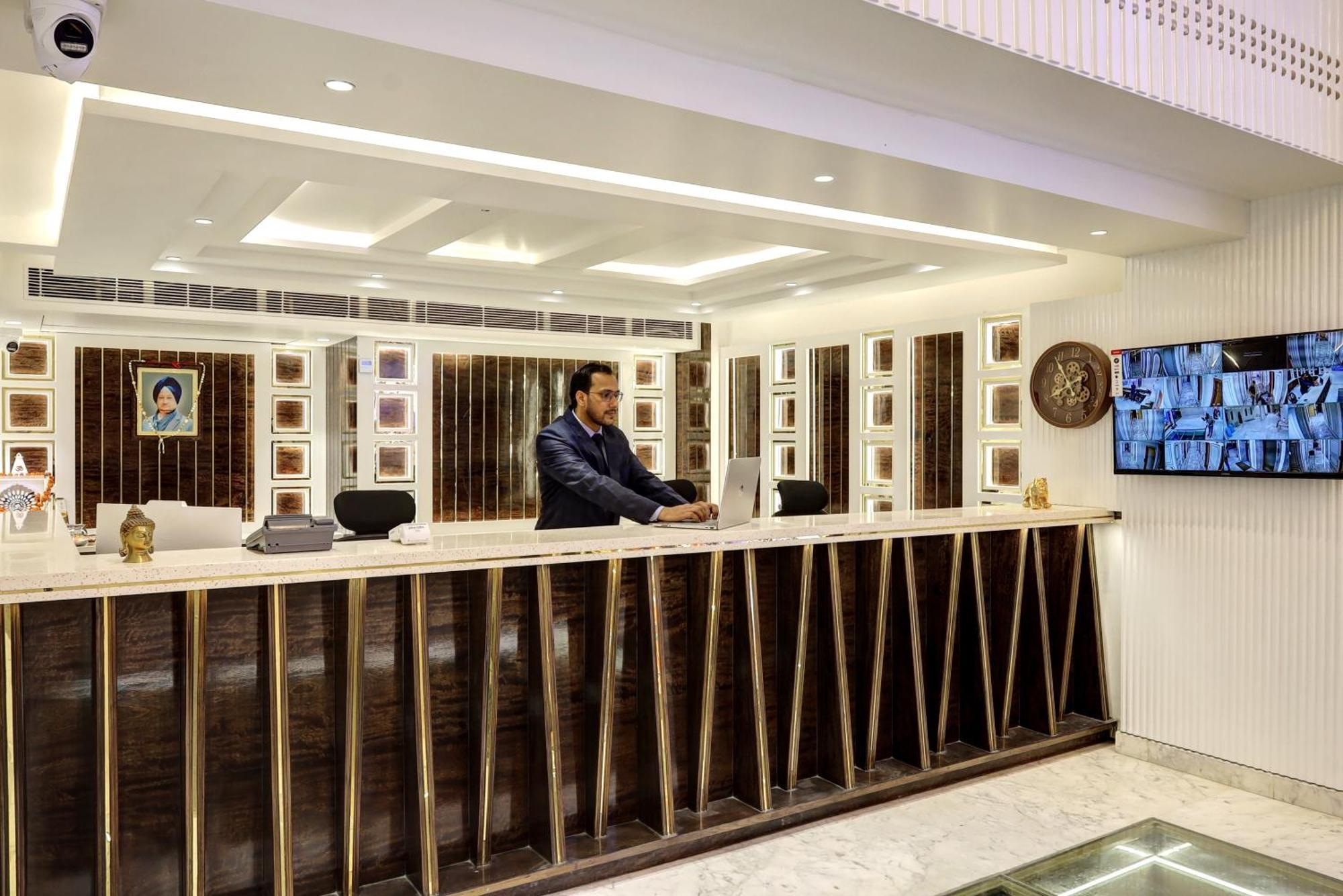 Hotel Namaste Hindustan Just A Minute Away From New Delhi Railway Station And Connaught Place Exteriör bild